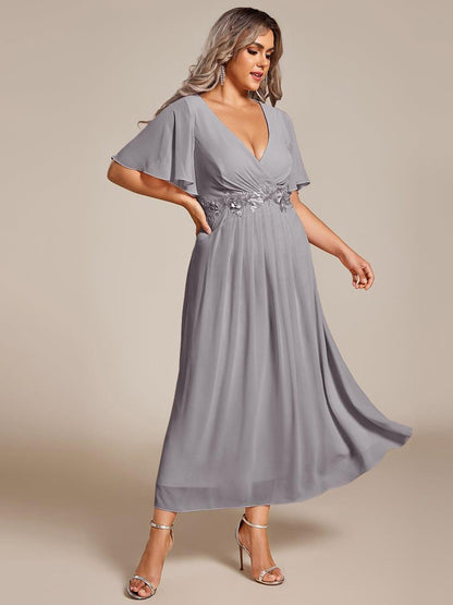 pretty DAHLIA|Plus Size Elegant Short Sleeves V-Neck Floral Applique Wedding Guest Dress
