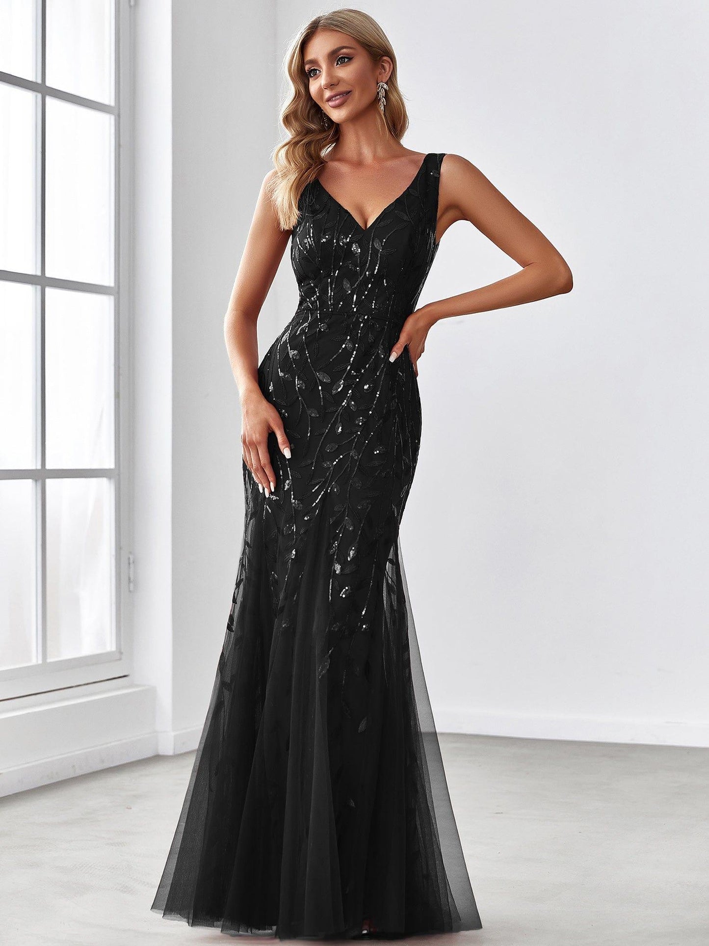 ever ORIEL|Leaf Sequin V-Neck Sleeveless Bridesmaid Dress with Tulle Hem